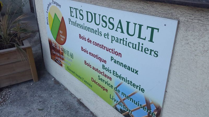 Dussault près de Marseille propose un stock important de bois proposé aux particuliers et aux pros