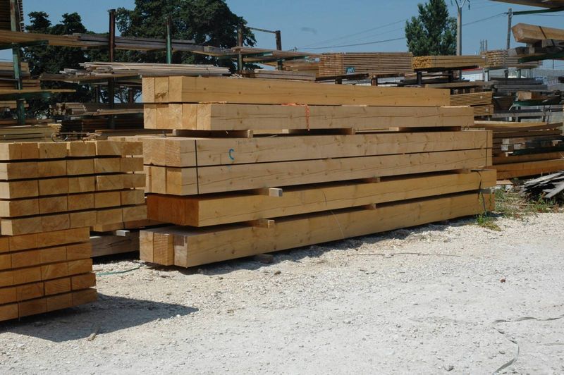 Stock de bois de charpente chez Dussault 13180