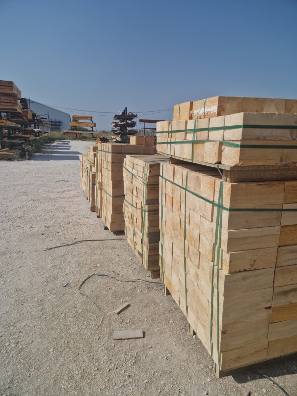 Calage sur mesure et traitement NIMP15 pour bois et panneaux industriels à Fos Sur Mer : solutions adaptées aux dimensions et normes phytosanitaires pour professionnels