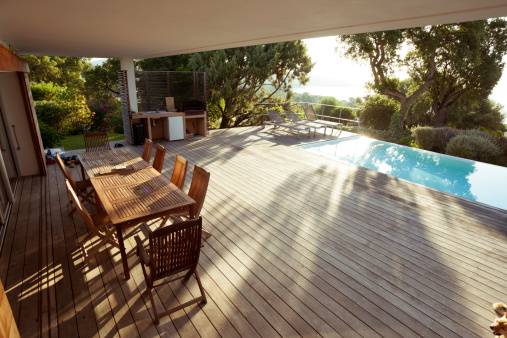 Lame de Terrasse en pin Autoclave vert pour chantier sur Marseille L'Estaque 13016